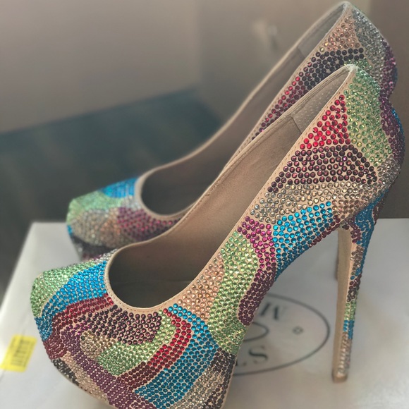 Statement Shoe! - Picture 5 of 6